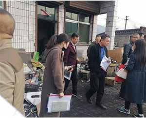 縣委、鎮(zhèn)府領導驗收工程