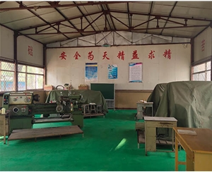 和靈石縣第一職業(yè)高中校領(lǐng)導(dǎo)在?？疾?
                                        class=